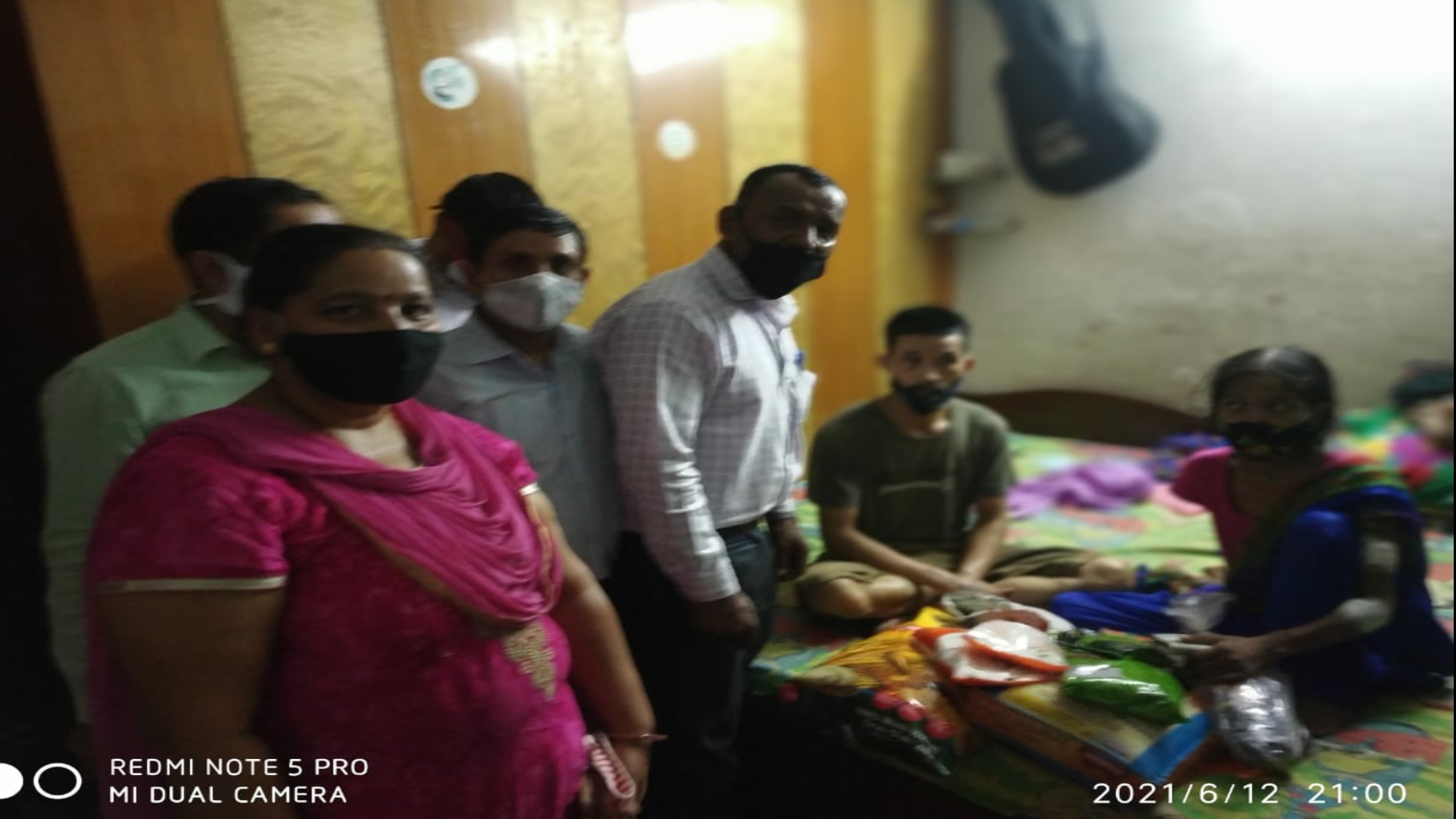 चण्डीगढमा विरामी भएपछि श्रीमान भागेका महिलालाई नेजस किशनगढ शाखाद्वारा नगद र खाद्यान्न सहयोग