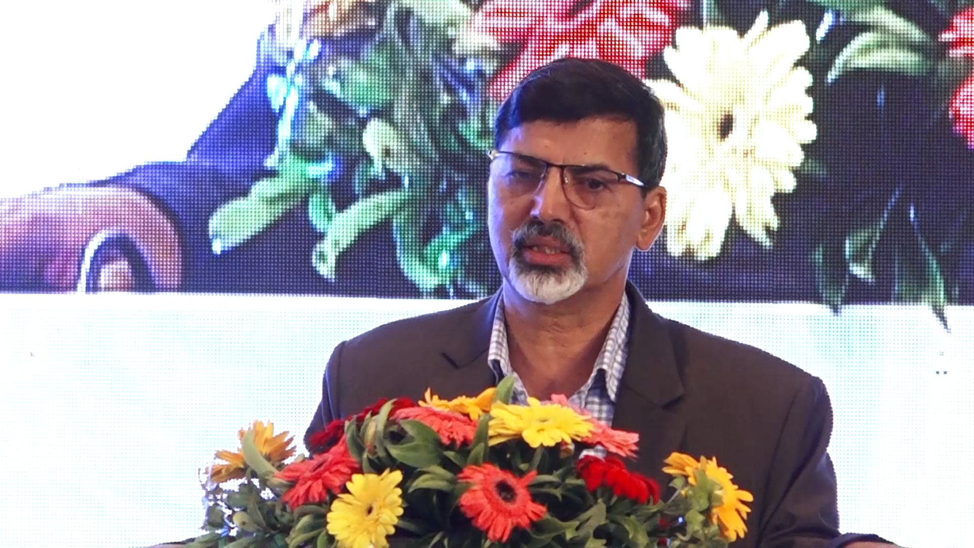 उपभोक्तावादी अर्थतन्त्रलाई उत्पादनमुखी पद्धतीमा बदल्नुपर्छः अर्थमन्त्री जनार्दन शर्मा